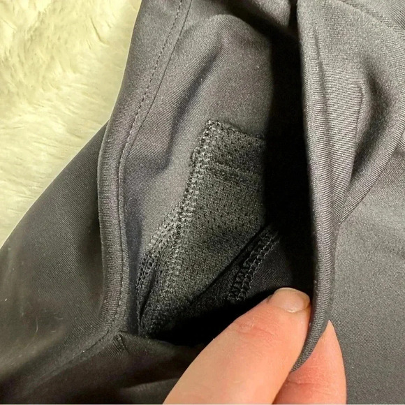 Old Navy Active Powersoft Yoga Shorts Black Pockets High Waist Size Medium - Picture 5 of 16